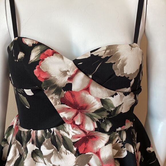 NWT Charlotte Russe Floral Peplum Dress - Picture 12 of 12
